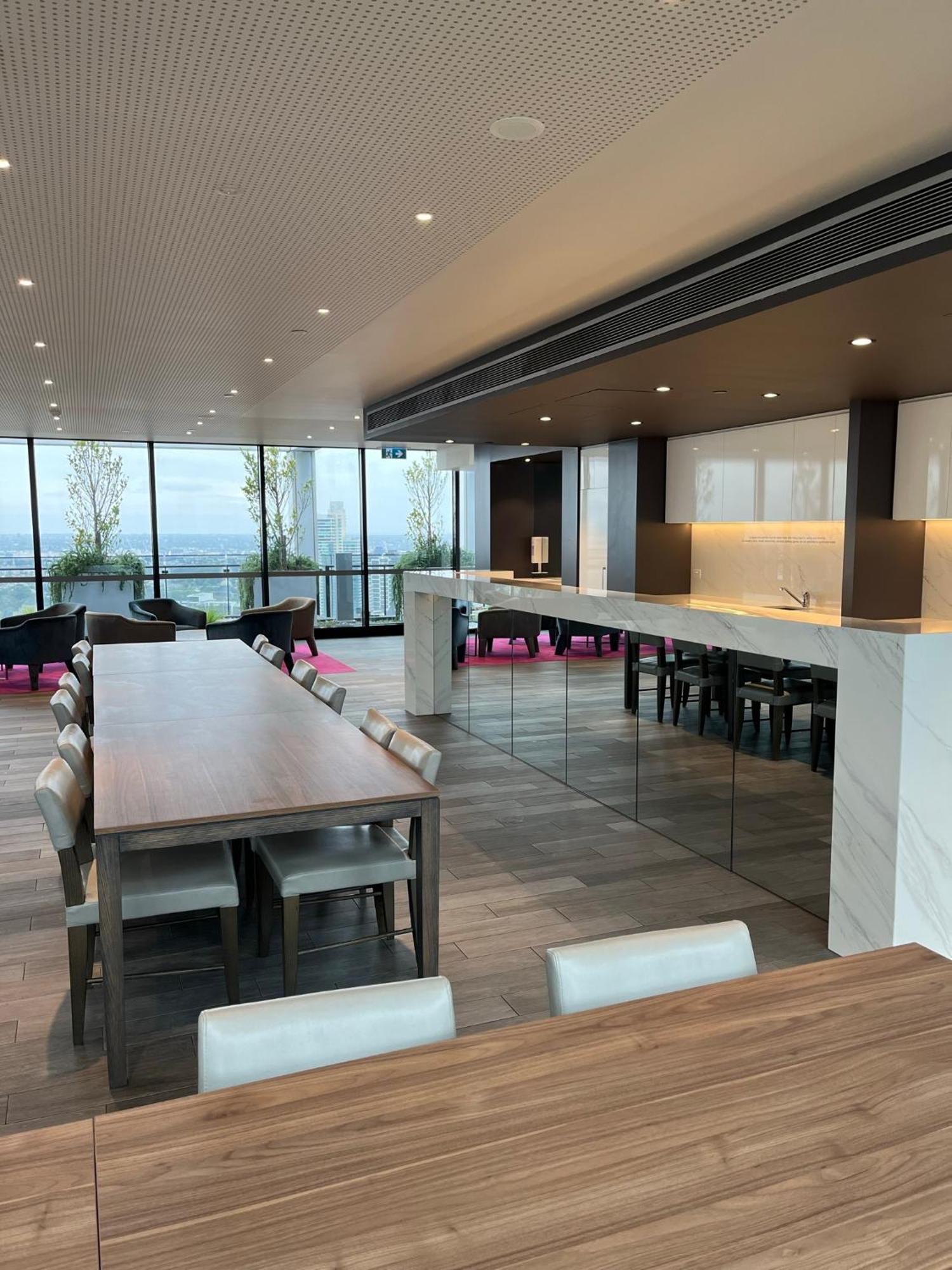 Apartment Modern 3 Bedroom With Amazing Views *