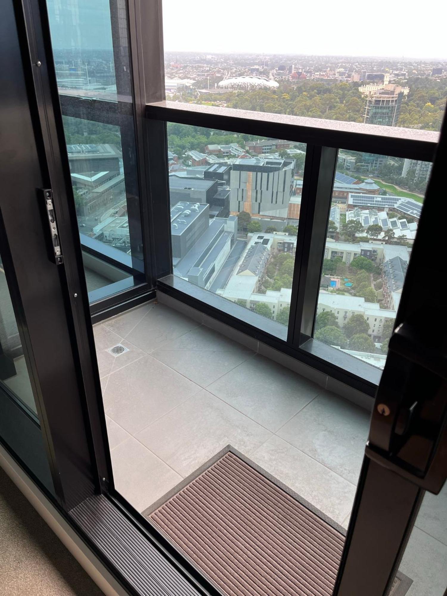 Modern 3 Bedroom With Amazing Views Apartment *