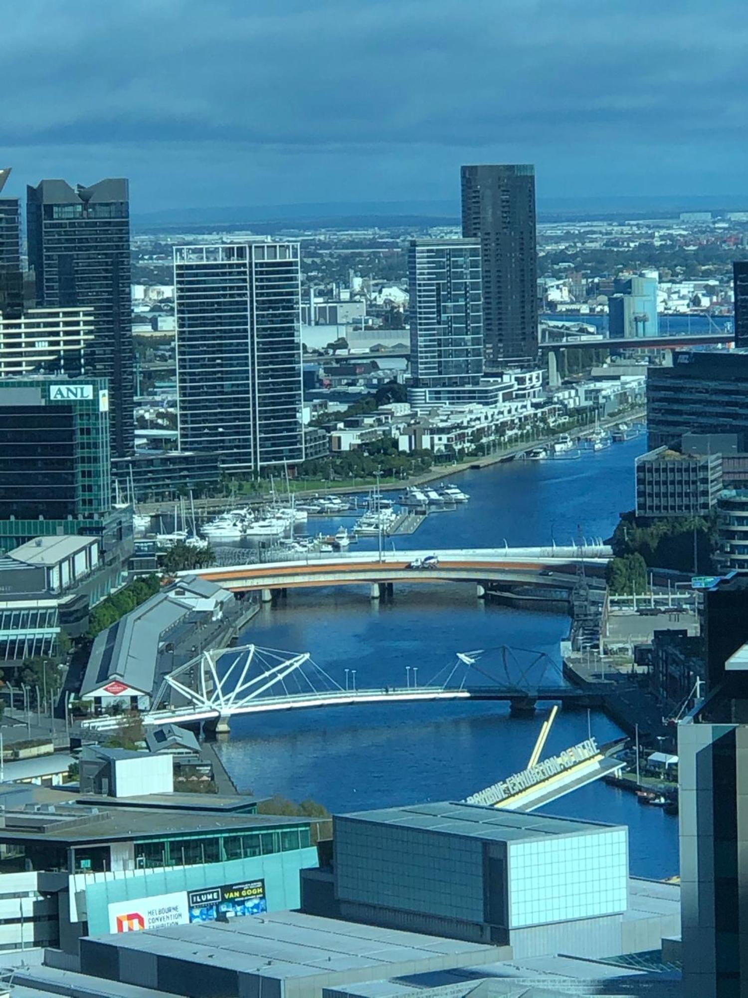 Modern 3 Bedroom With Amazing Views Apartment *