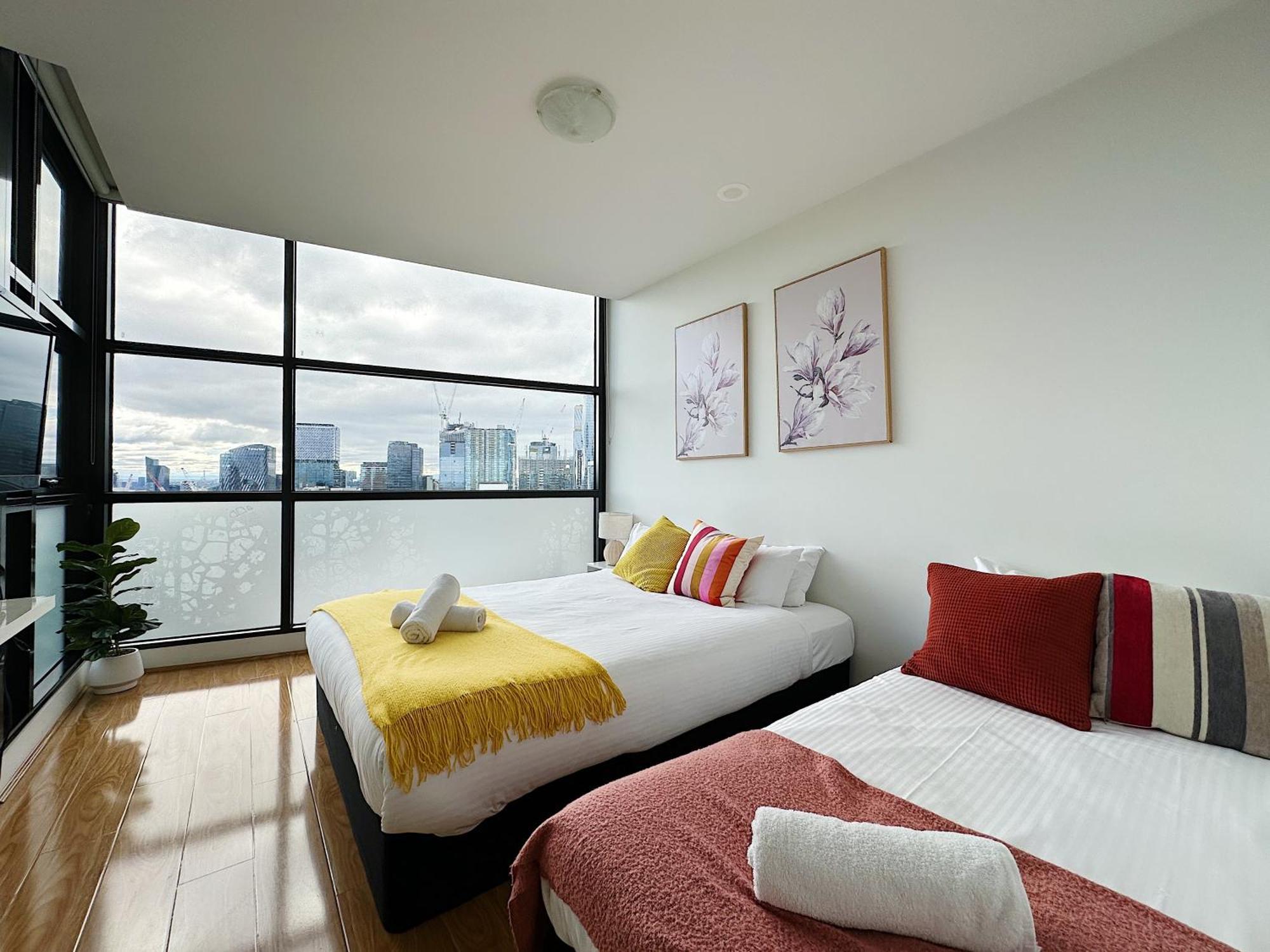 Spacious Family-sized 2br Apt Near Crown Casino + Carpark On Site