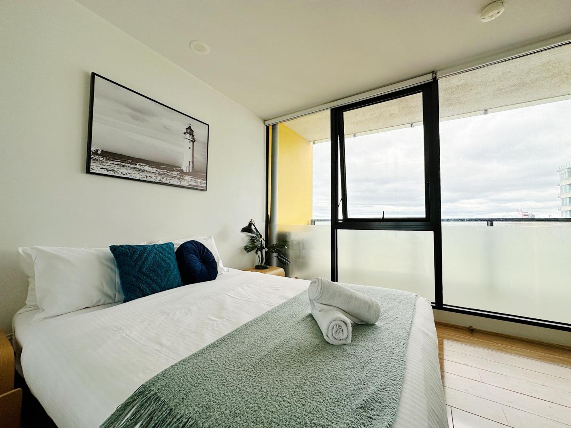 Spacious Family-sized 2br Apt Near Crown Casino + Carpark On Site * Melbourne