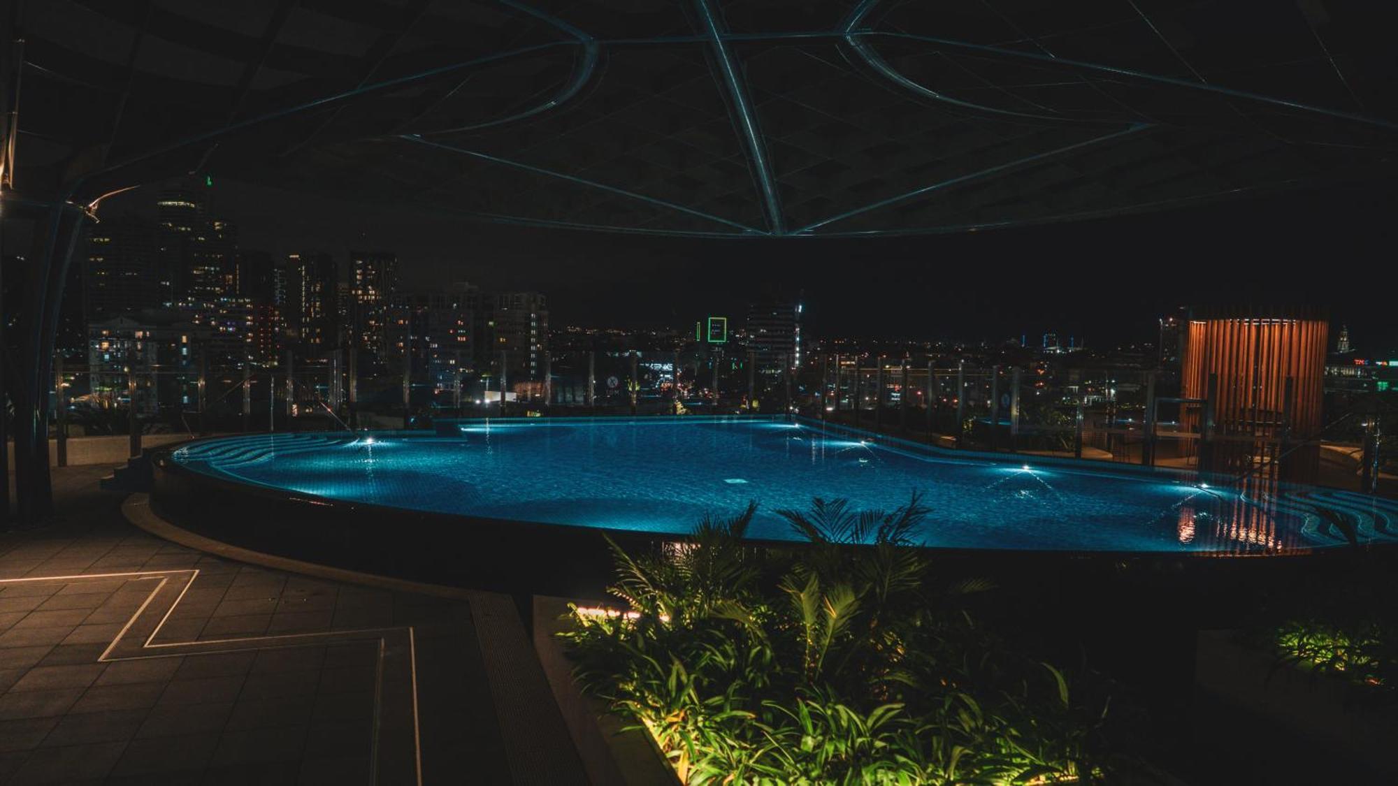 Apartment Luxe Panoramic 3 Bedroom Penthouse With Onsite Parking