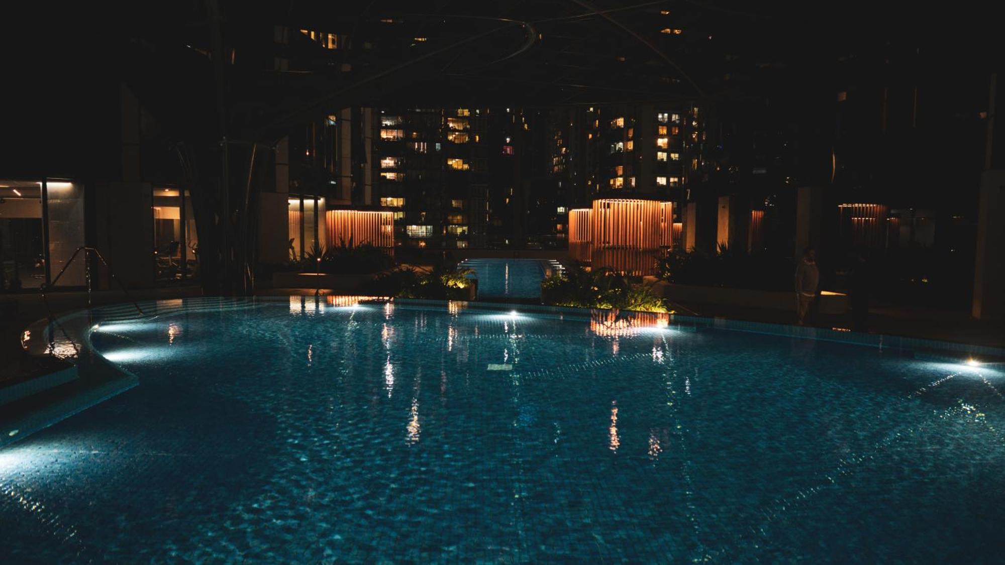 Apartment Luxe Panoramic 3 Bedroom Penthouse With Onsite Parking