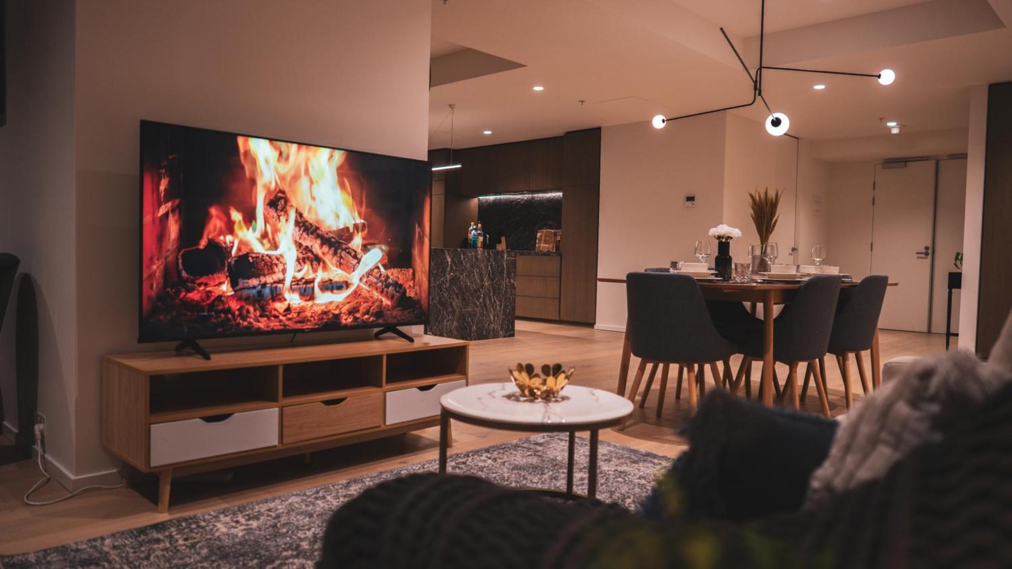 Luxe Panoramic 3 Bedroom Penthouse With Onsite Parking * Melbourne