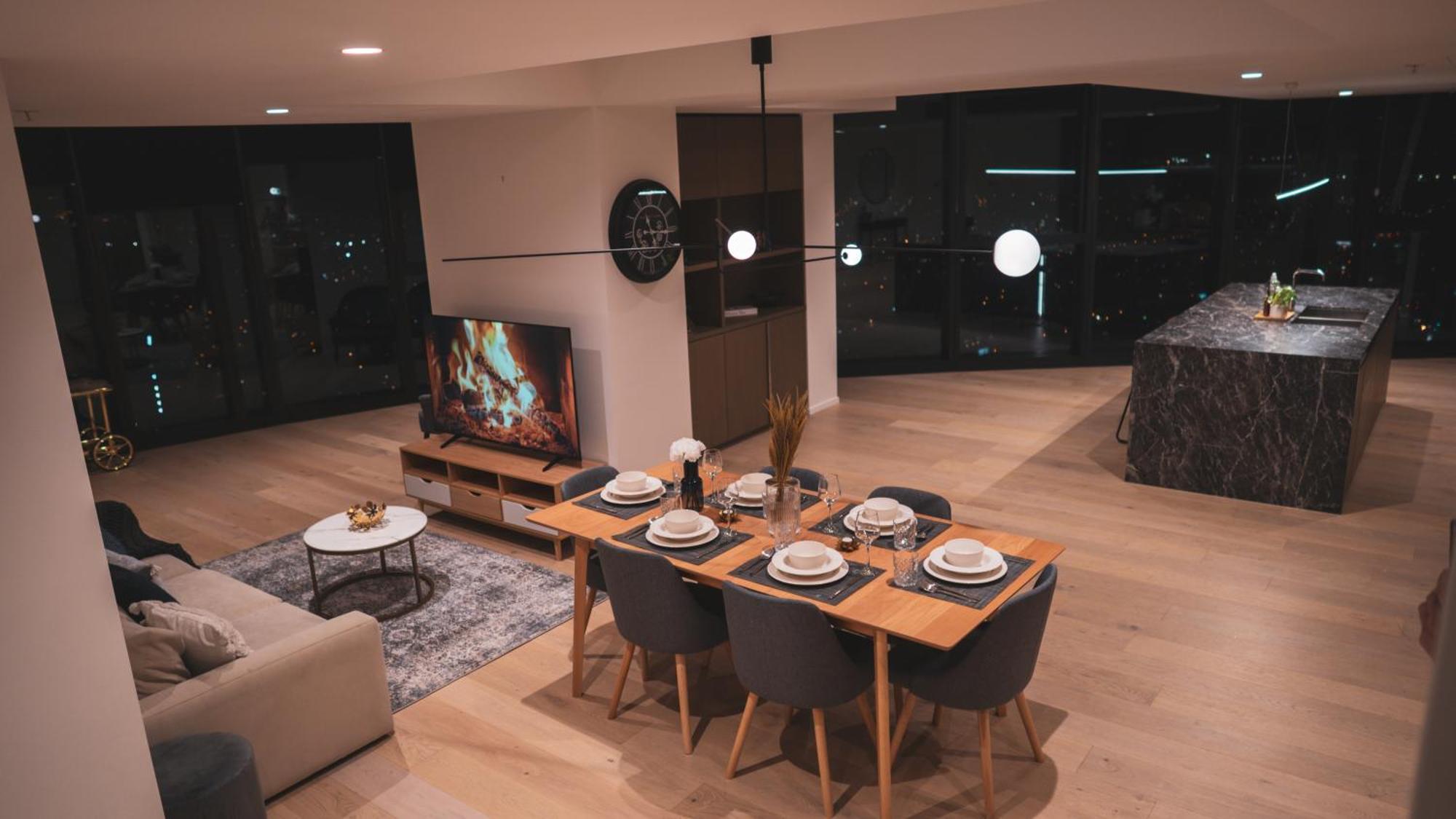 Luxe Panoramic 3 Bedroom Penthouse With Onsite Parking Apartment Melbourne