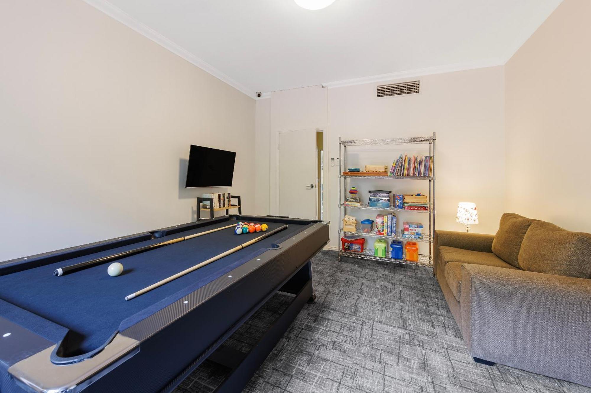 Kimberley Gardens Hotel, Serviced And Serviced
