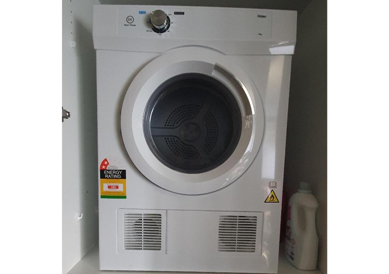 Cbd Modern 2b2b Apt, Indoor Pool Sauna, View * Melbourne