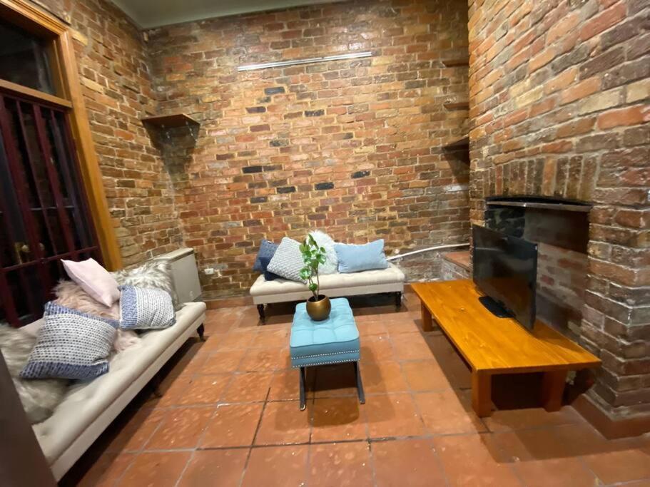 Holiday home Fitzroy- Private 2-4 Guest #guesthouse #ausgp #directtram #f1