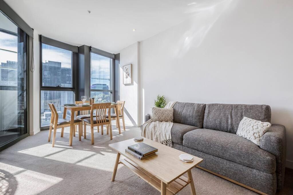 Lovely 1 Bedroom With Free Parking On Premises - 00209 Apartment *