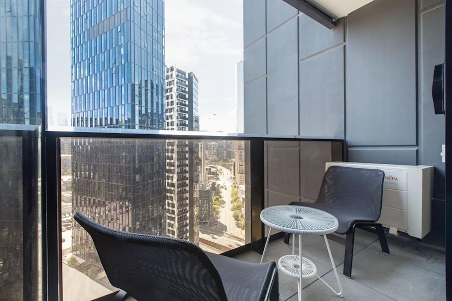 'skyscape 22' City-fringe Retreat Moments From Cbd