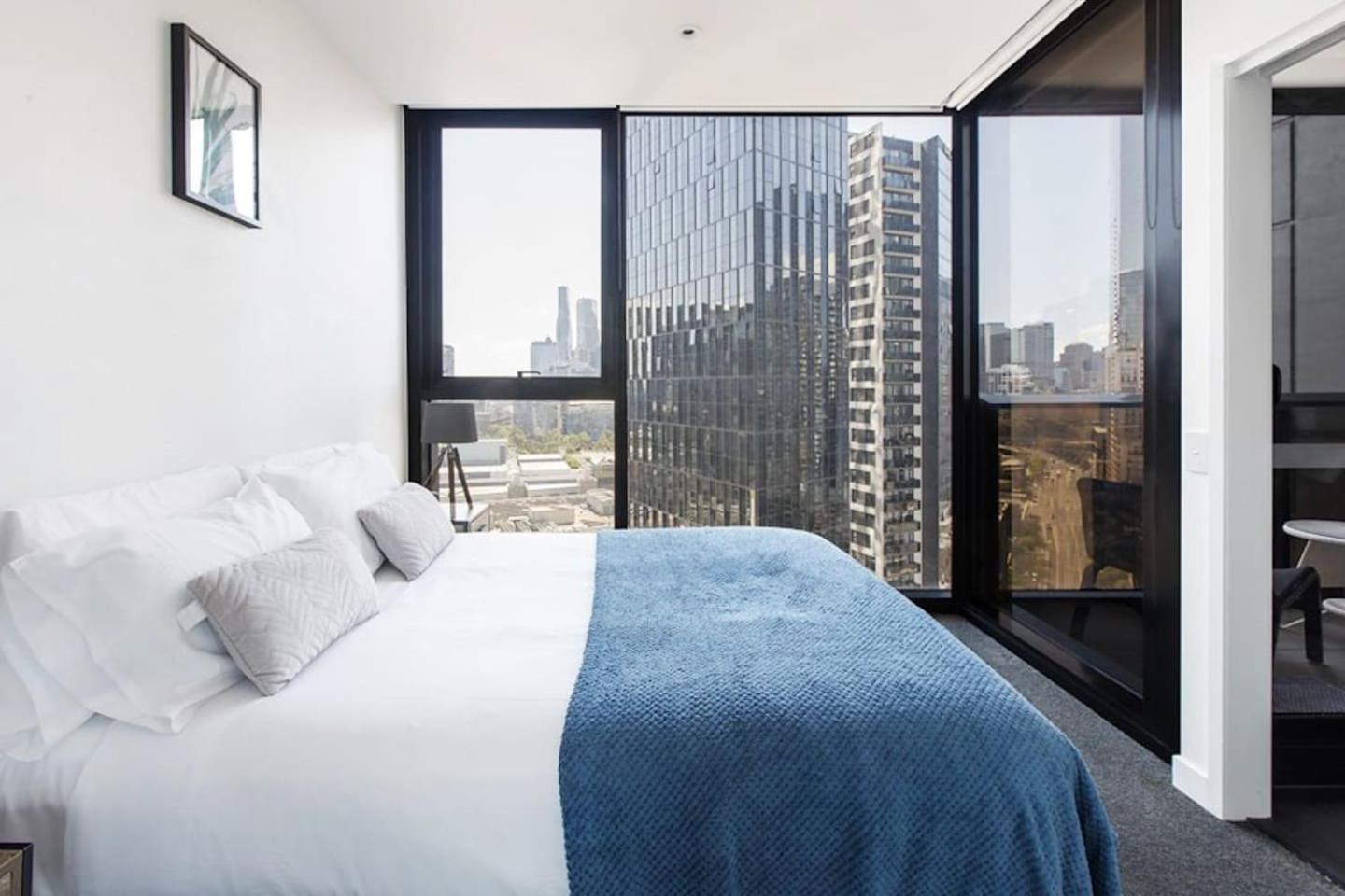 Apartment 'skyscape 22' City-fringe Retreat Moments From Cbd Melbourne