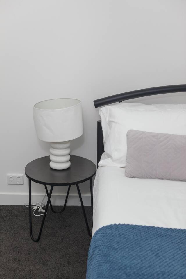'skyscape 22' City-fringe Retreat Moments From Cbd