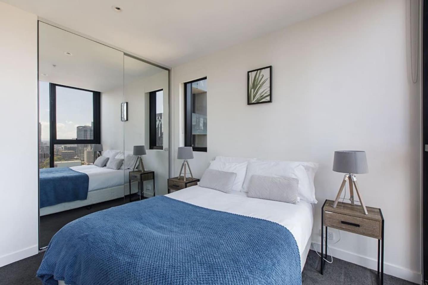 'skyscape 22' City-fringe Retreat Moments From Cbd Melbourne