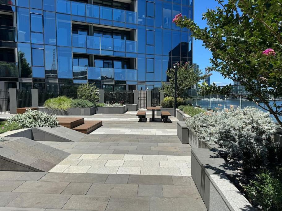 Urban Retreat Modern Elegance In Docklands * Melbourne