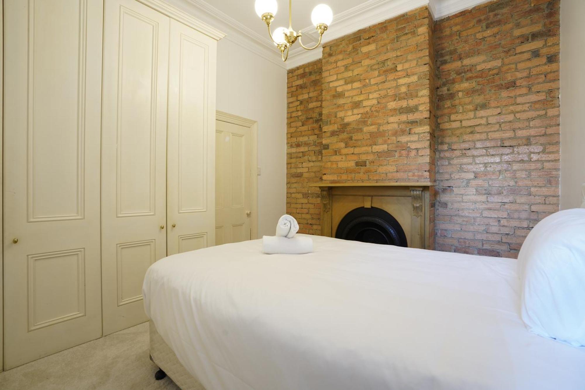2 Bedrooms House In Carlton Holiday home Melbourne