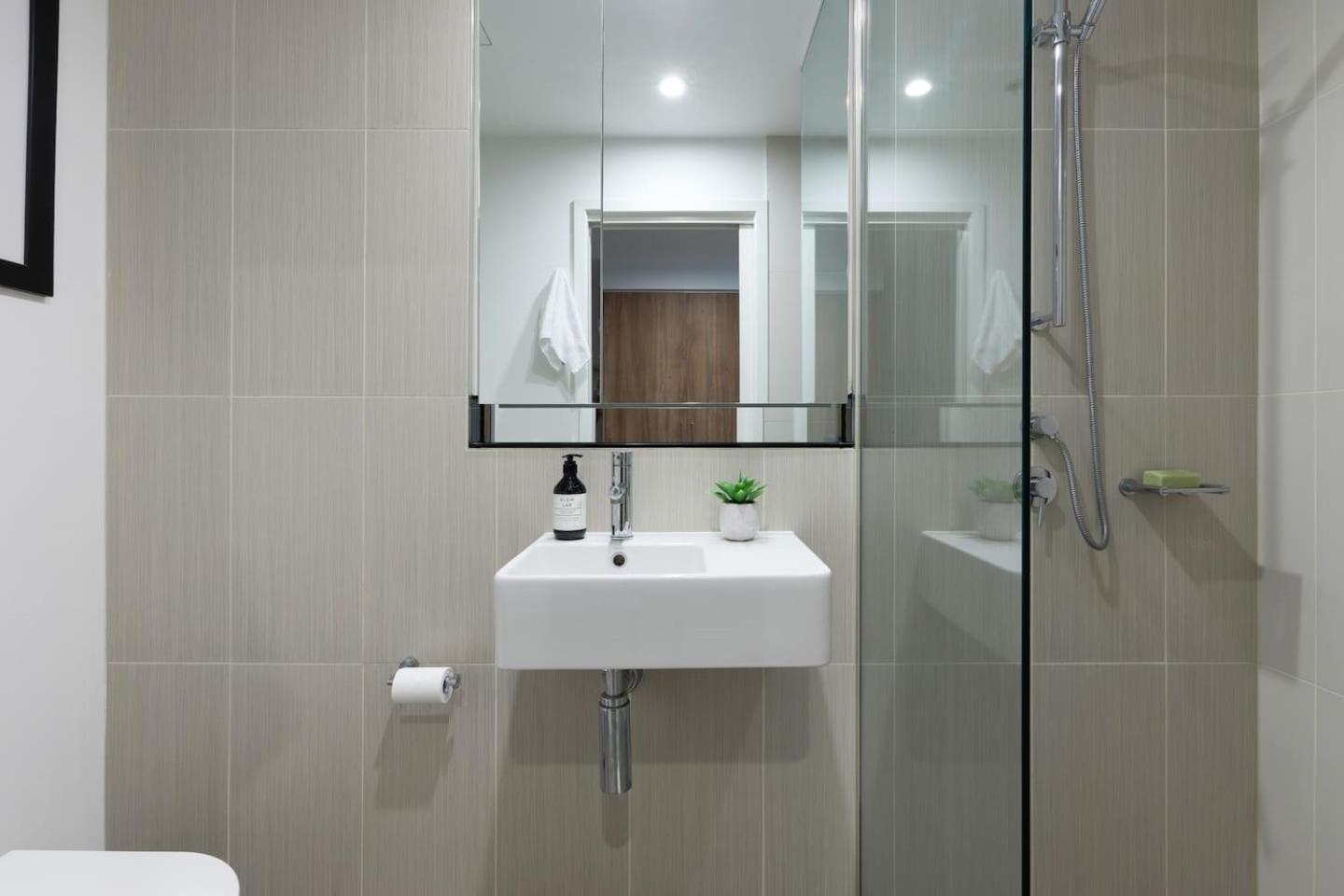 Apartment 'panoramic Elegance' Stylish Off Chapel St With Pool