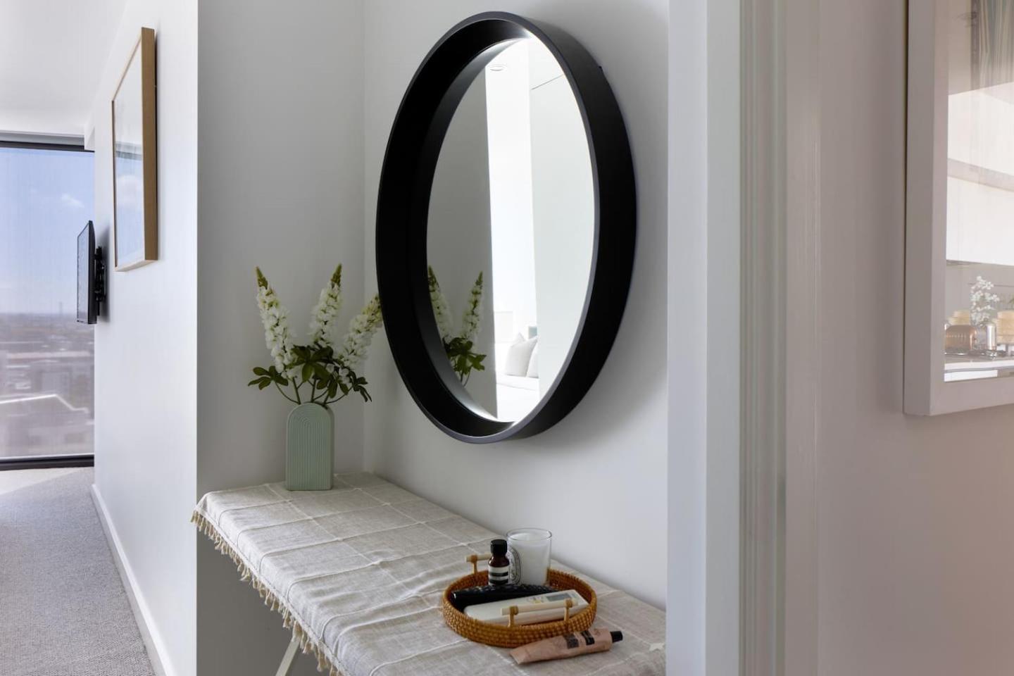 'panoramic Elegance' Stylish Off Chapel St With Pool *