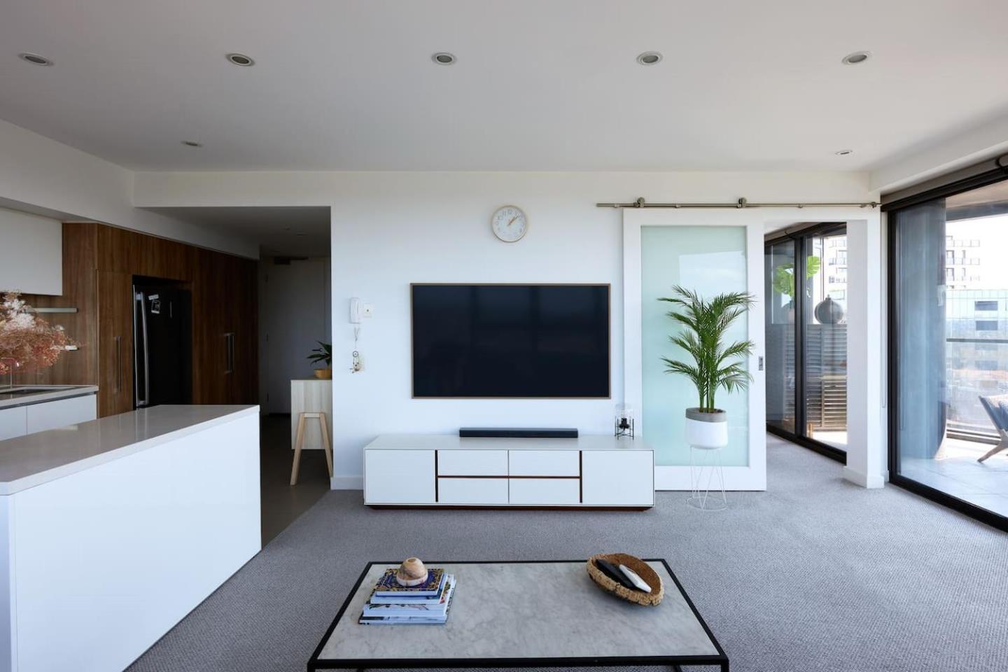'panoramic Elegance' Stylish Off Chapel St With Pool Apartment *