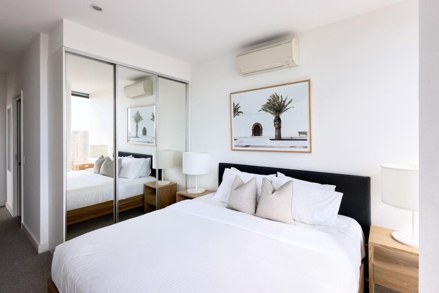 'panoramic Elegance' Stylish Off Chapel St With Pool Apartment