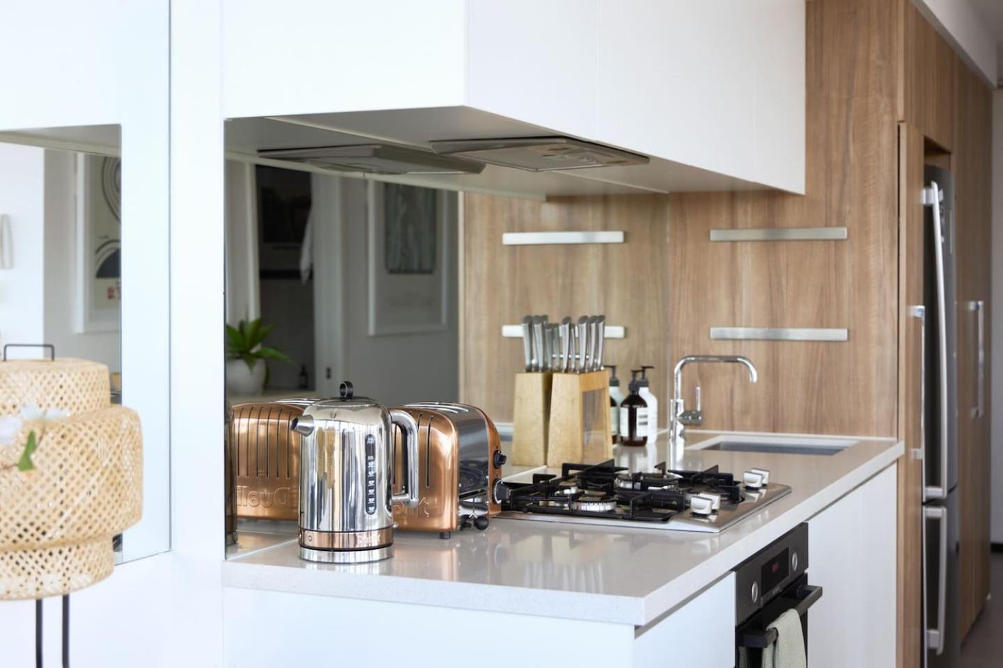 'panoramic Elegance' Stylish Off Chapel St With Pool Apartment *