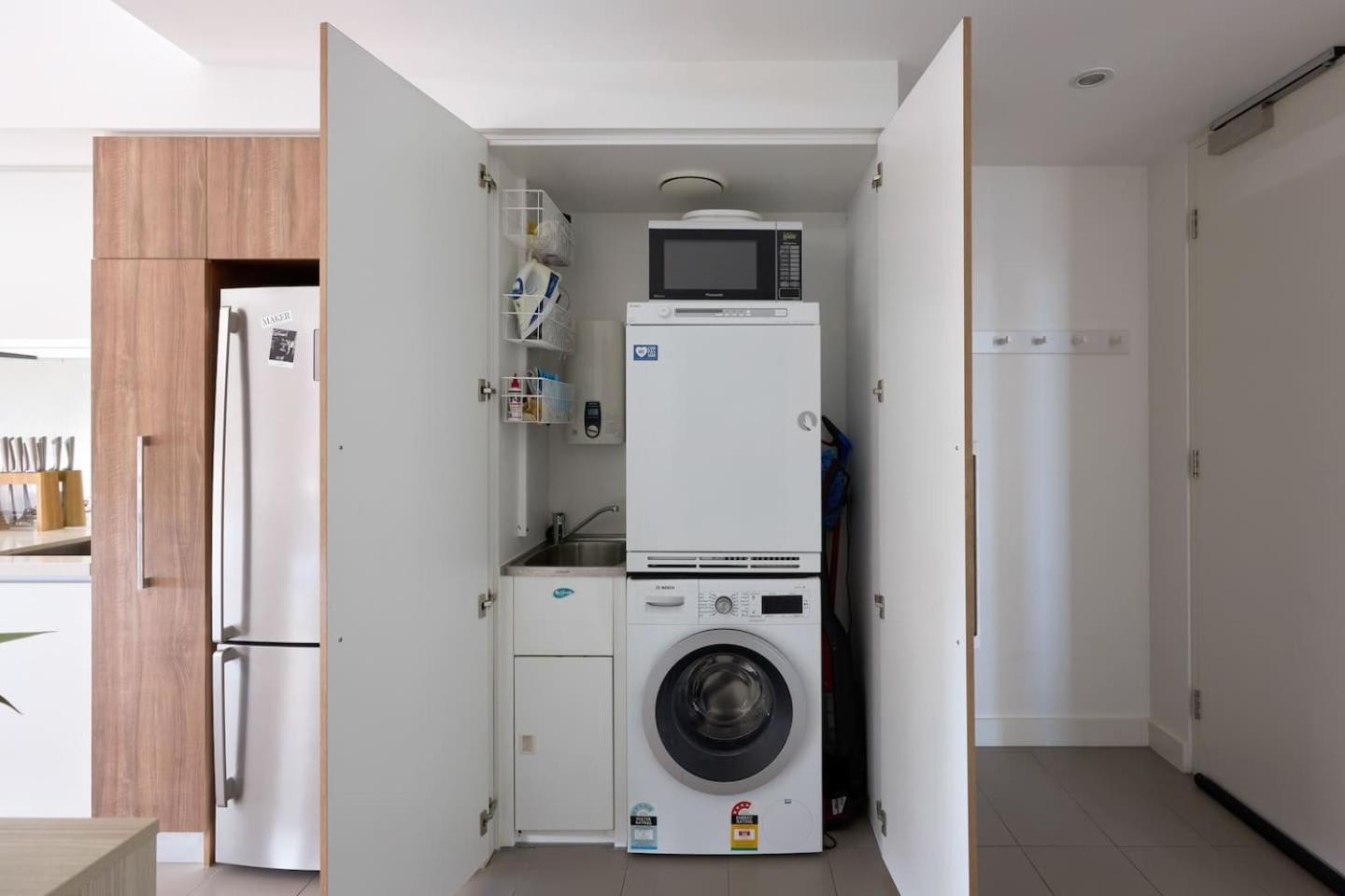 'panoramic Elegance' Stylish Off Chapel St With Pool Apartment Melbourne