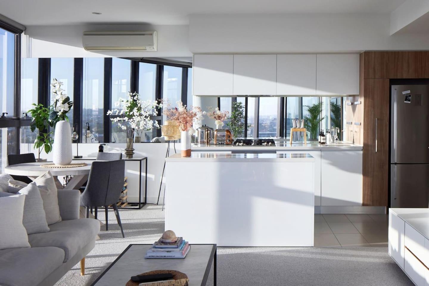 Apartment 'panoramic Elegance' Stylish Off Chapel St With Pool