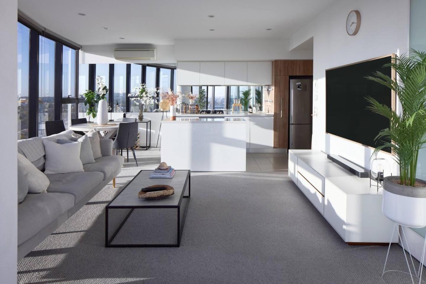 Apartment 'panoramic Elegance' Stylish Off Chapel St With Pool *