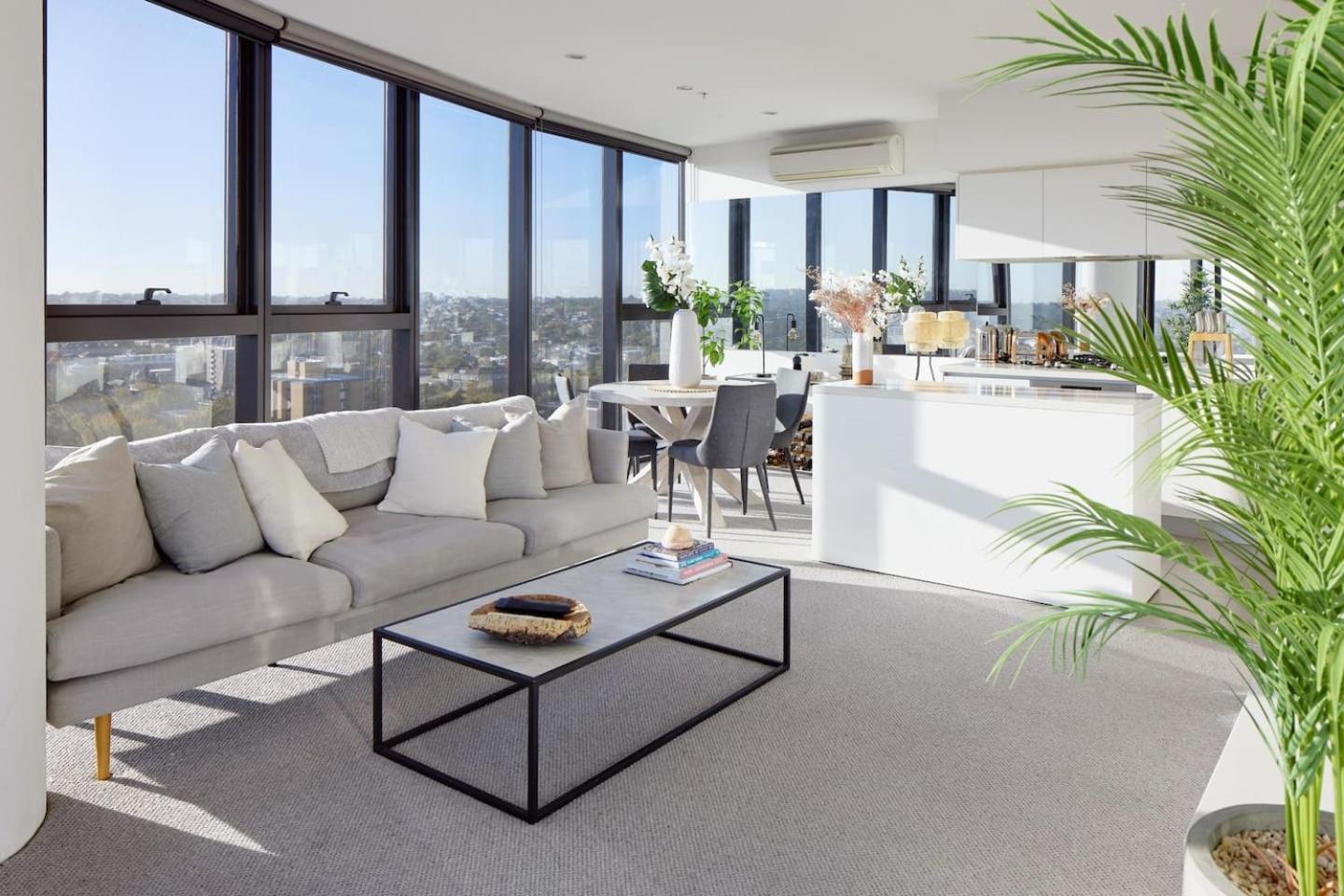 'panoramic Elegance' Stylish Off Chapel St With Pool Apartment *