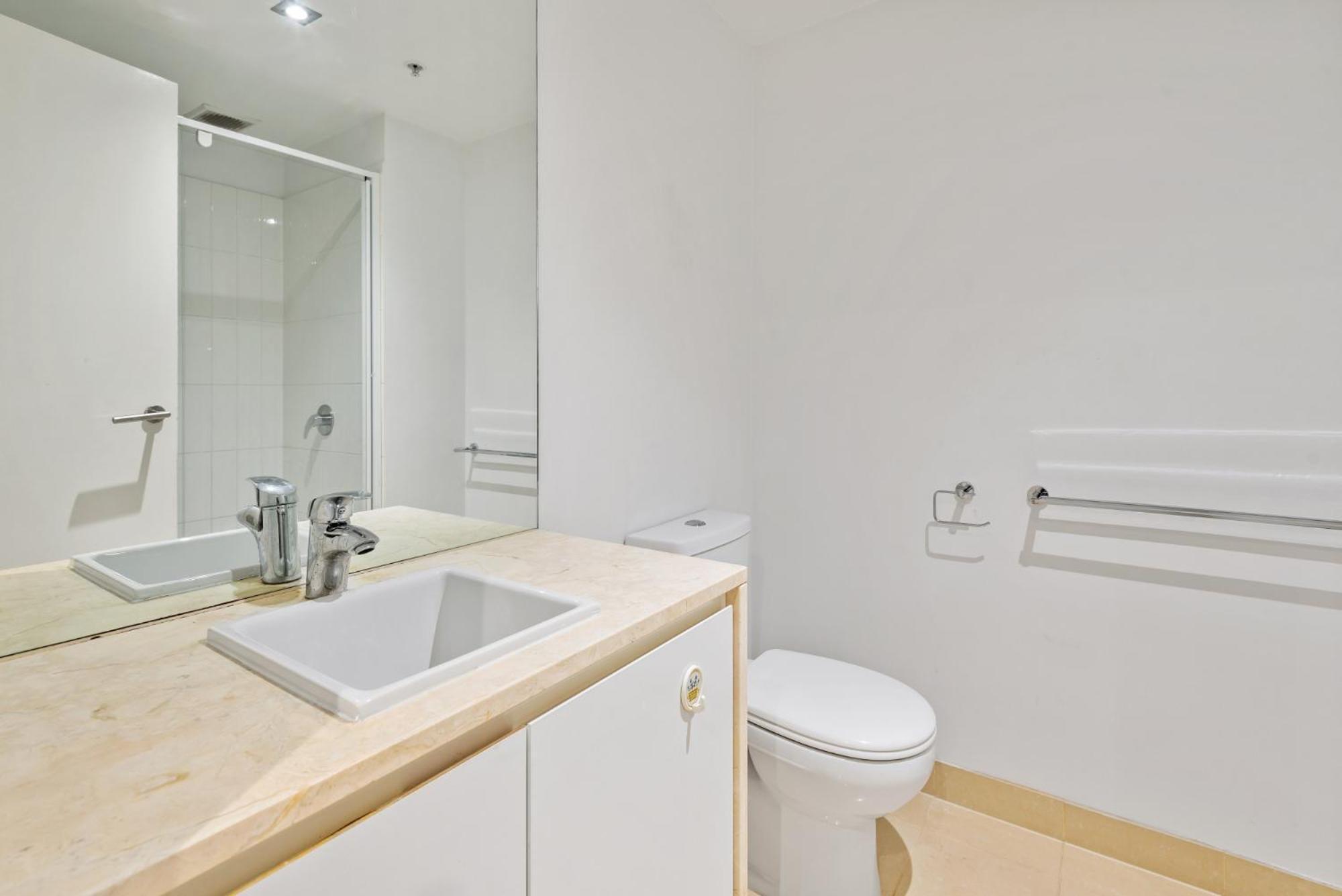 2-bed With Parking, Pool And Gym Apartment Melbourne