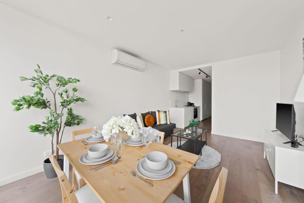 A Modern Near Southern Cross With Views Apartment *
