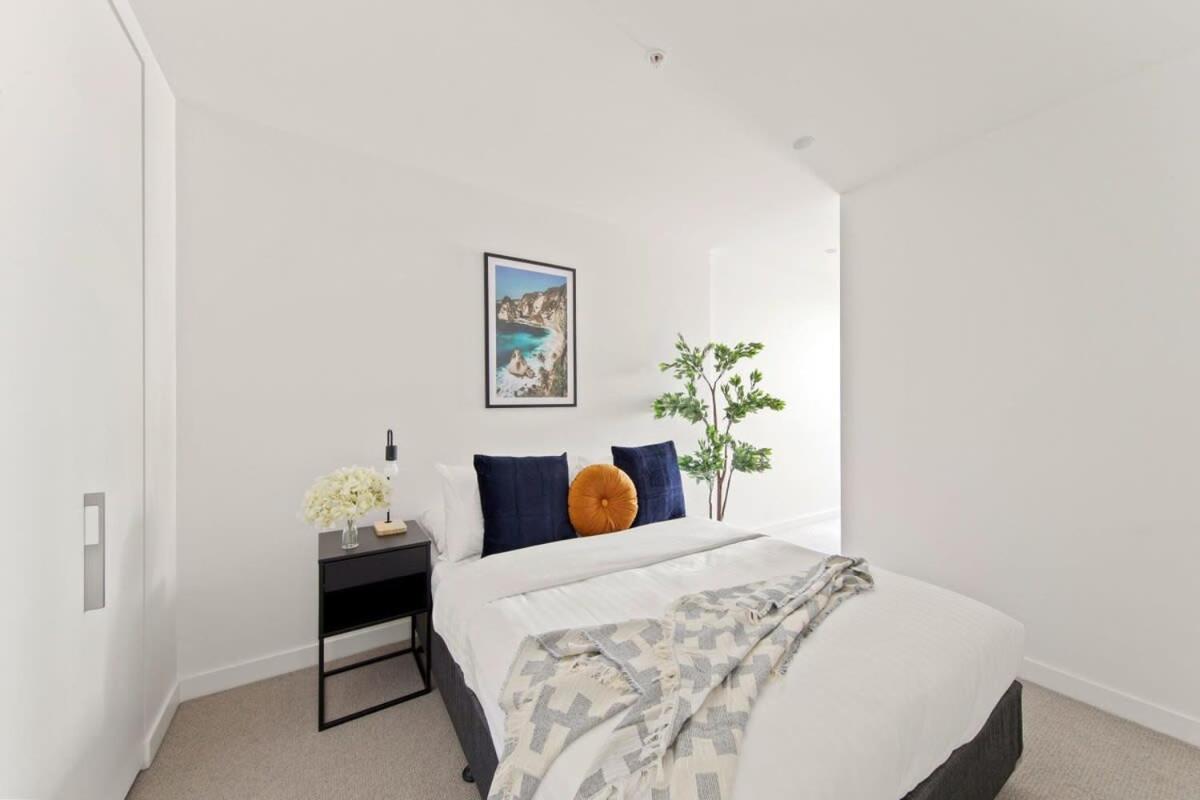 A Modern Near Southern Cross With Views Melbourne