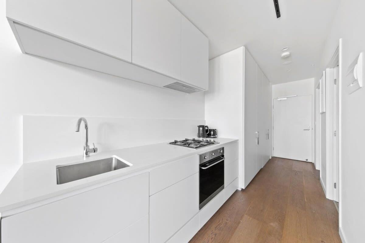 A Modern Near Southern Cross With Views Apartment
