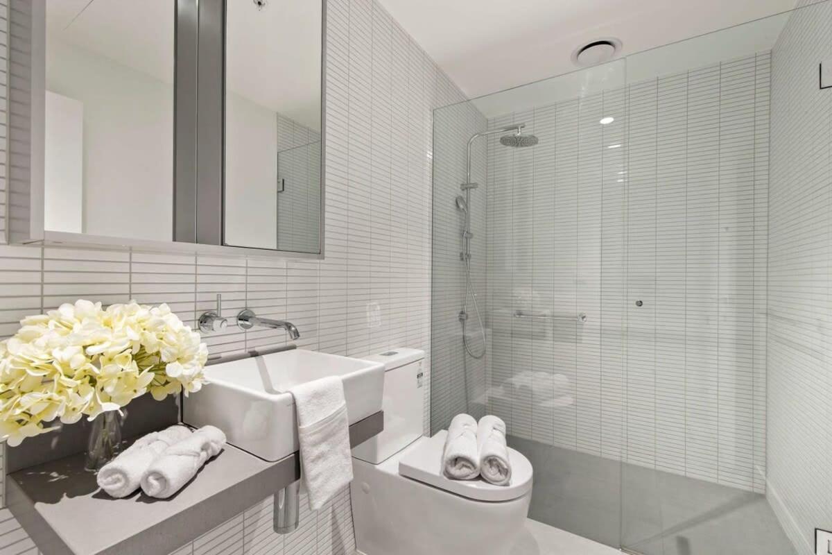 A Modern Near Southern Cross With Views Apartment