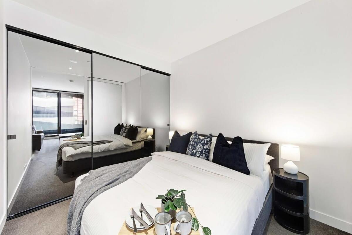 Charming 2br Near Victoria Market Views Melbourne