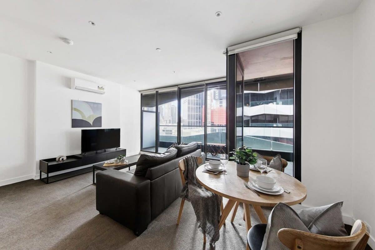 Charming 2br Near Victoria Market Views Apartment