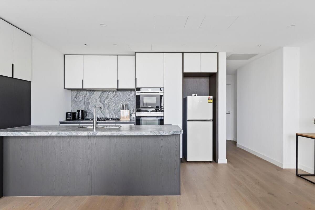 A Stylish 3br Apt With Harbour Views Free Parking *