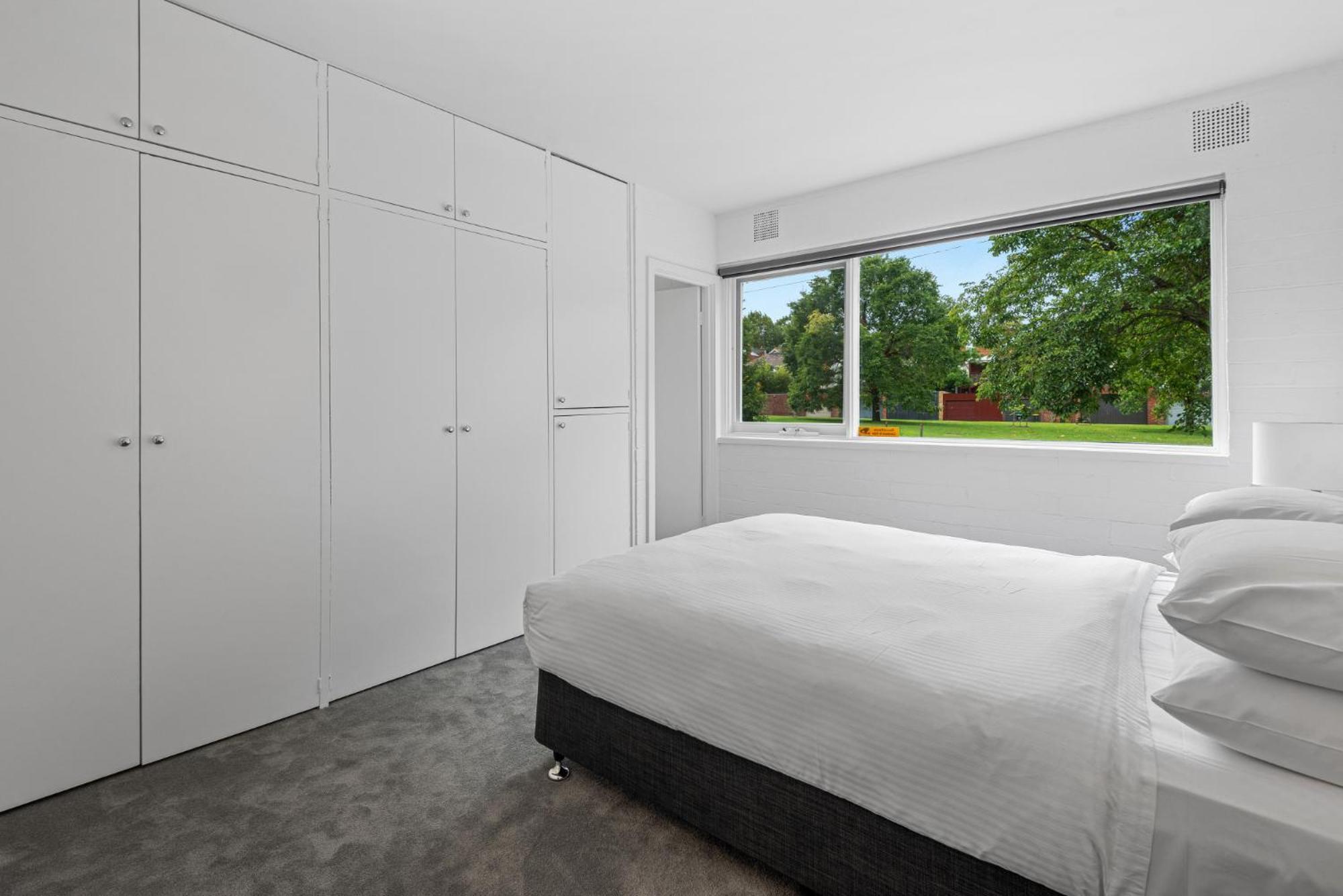 Apartment Comfy 1-bed With Courtyard Seating