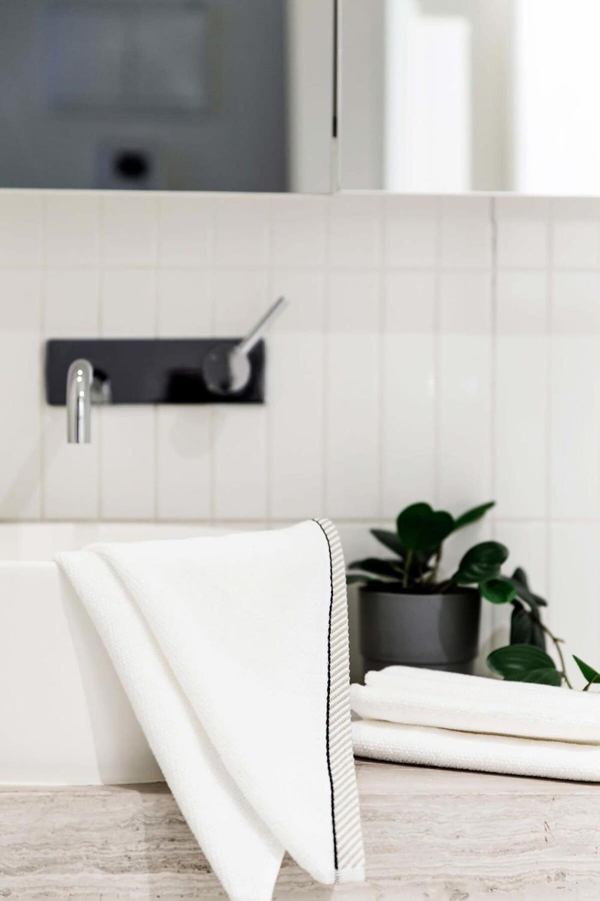 Charming 2br Near Victoria Market Views Melbourne