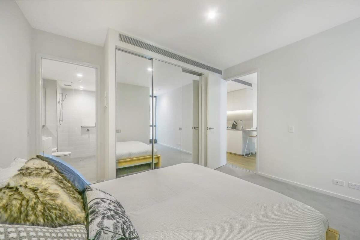 A Lovely Near Crown Casino & Southgate Mall Apartment