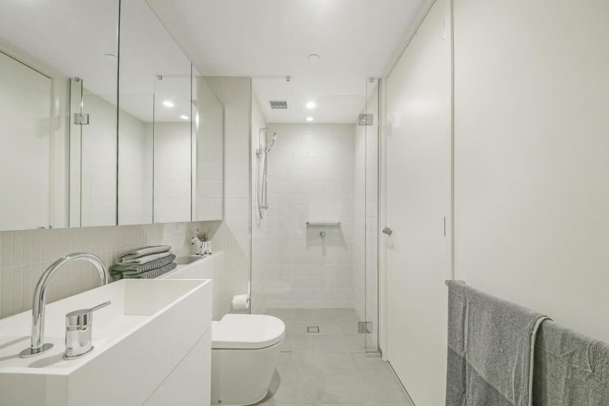 A Lovely Near Crown Casino & Southgate Mall Apartment