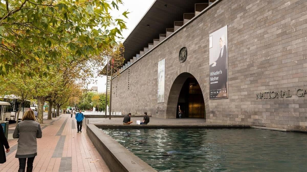 A Lovely Near Crown Casino & Southgate Mall *