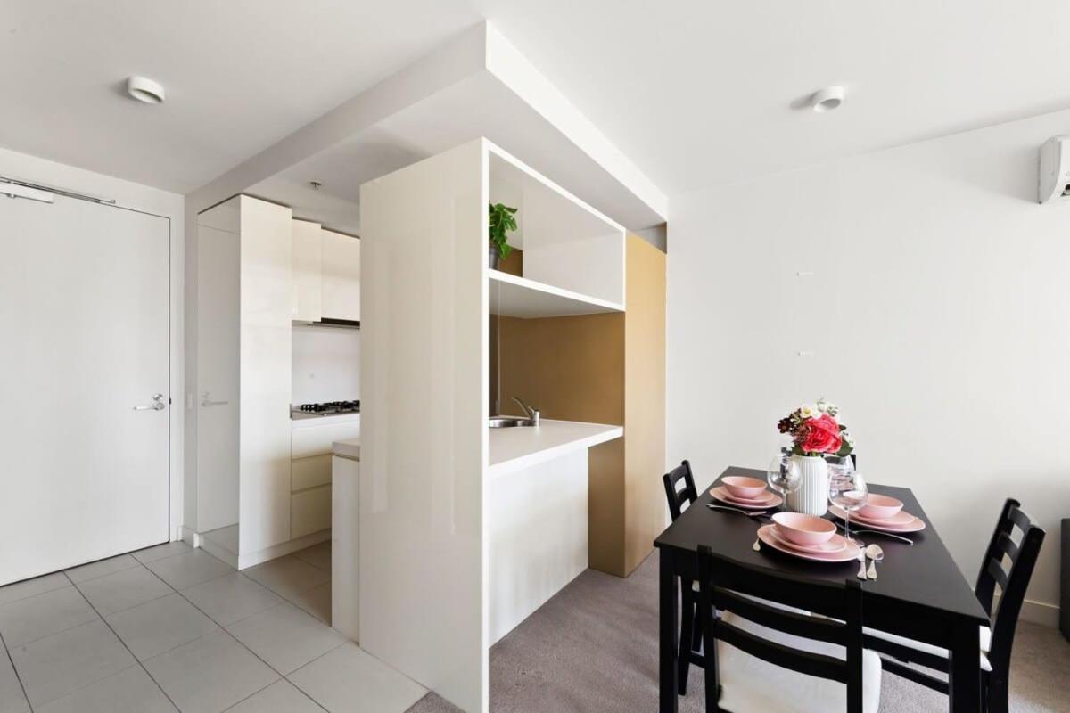 A Cozy 2br Near Views Apartment