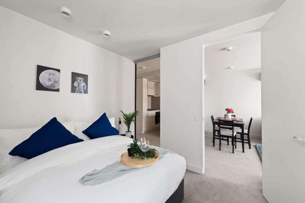 A Cozy 2br Near Views Apartment Melbourne