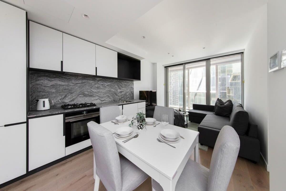 A Spacious & Lux For 5 Next To Southern Cross Apartment