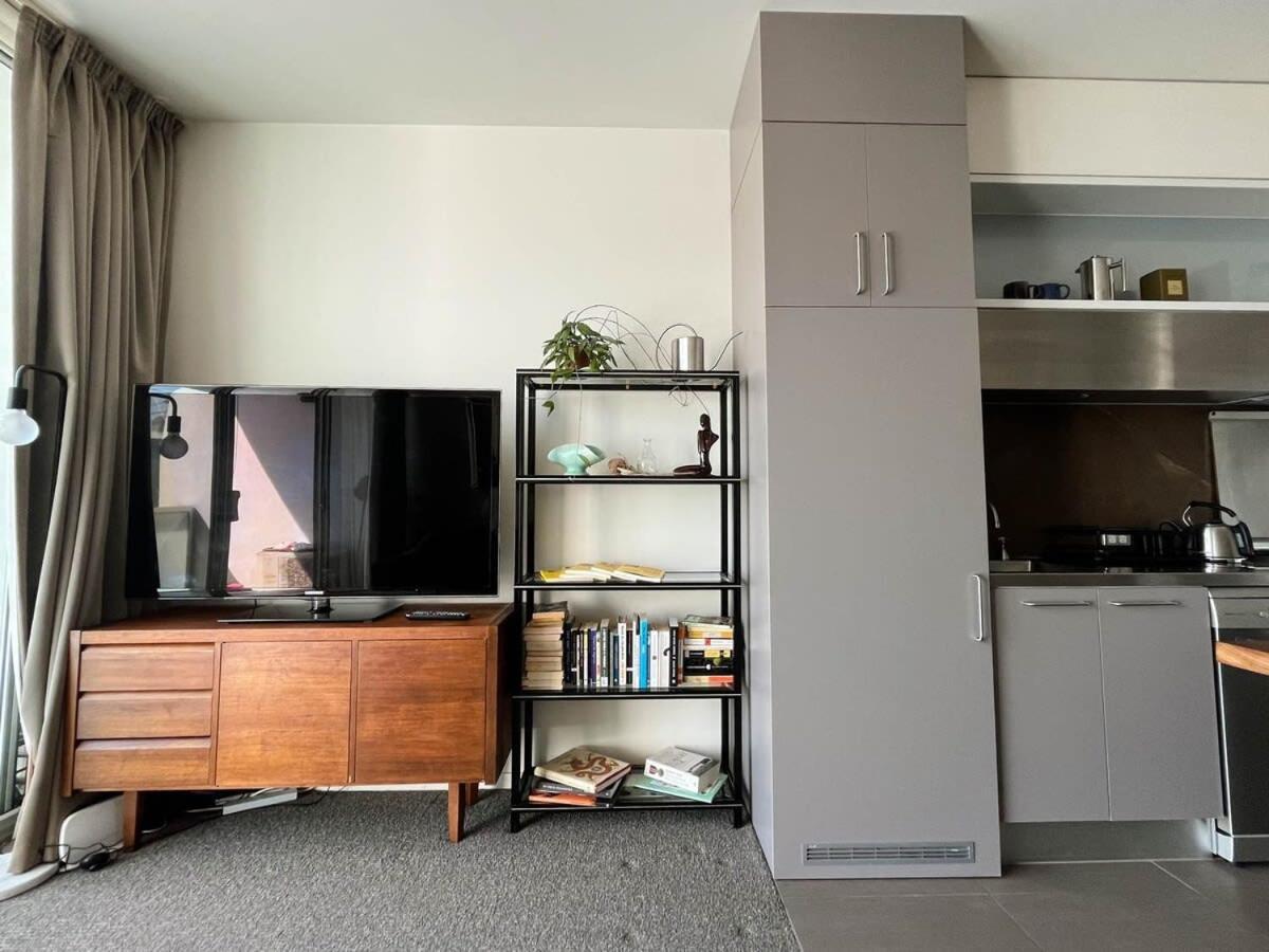 Explore From Chic 1br In Windsor Apartment Melbourne