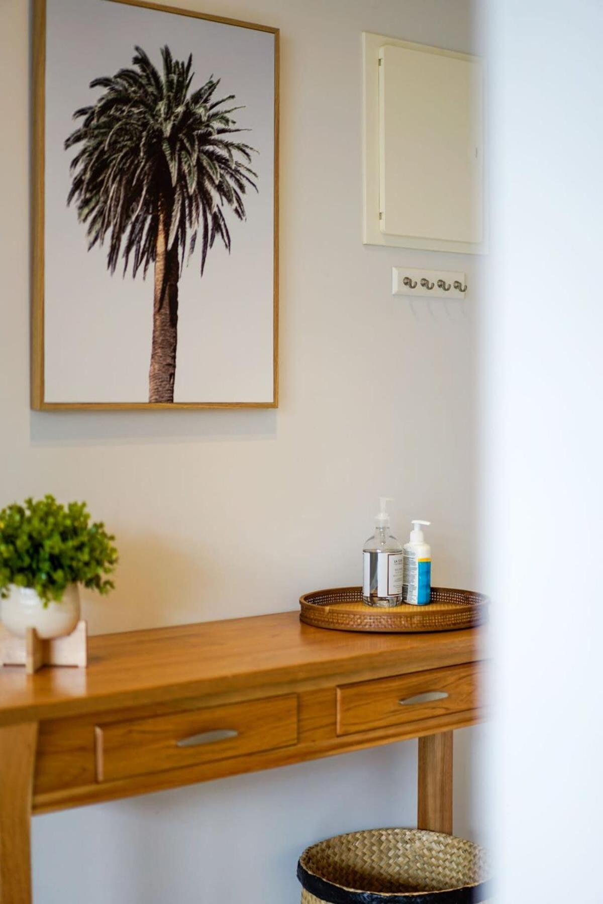 A River-side 2bdm Footscray Oasis + Parking Apartment Melbourne