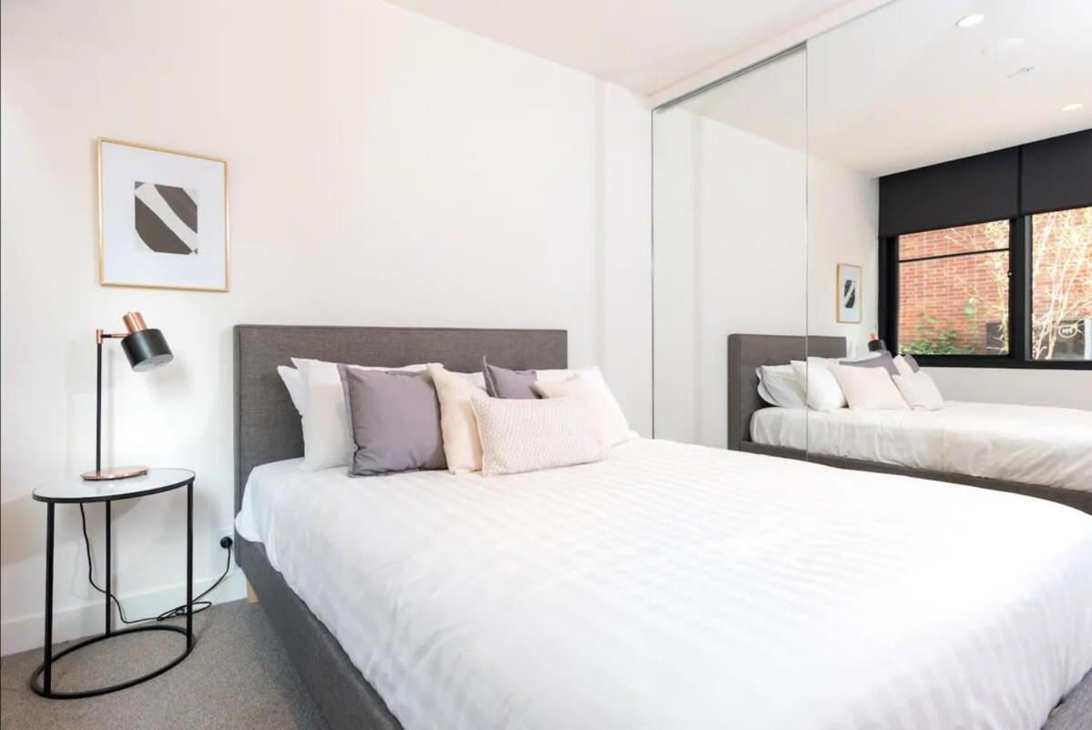 Modern In Flawless Fitzroy+carpark Apartment