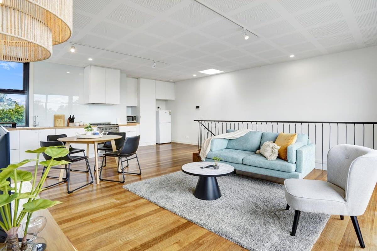 Contemporary Brunswick 2-story Townhouse* Melbourne