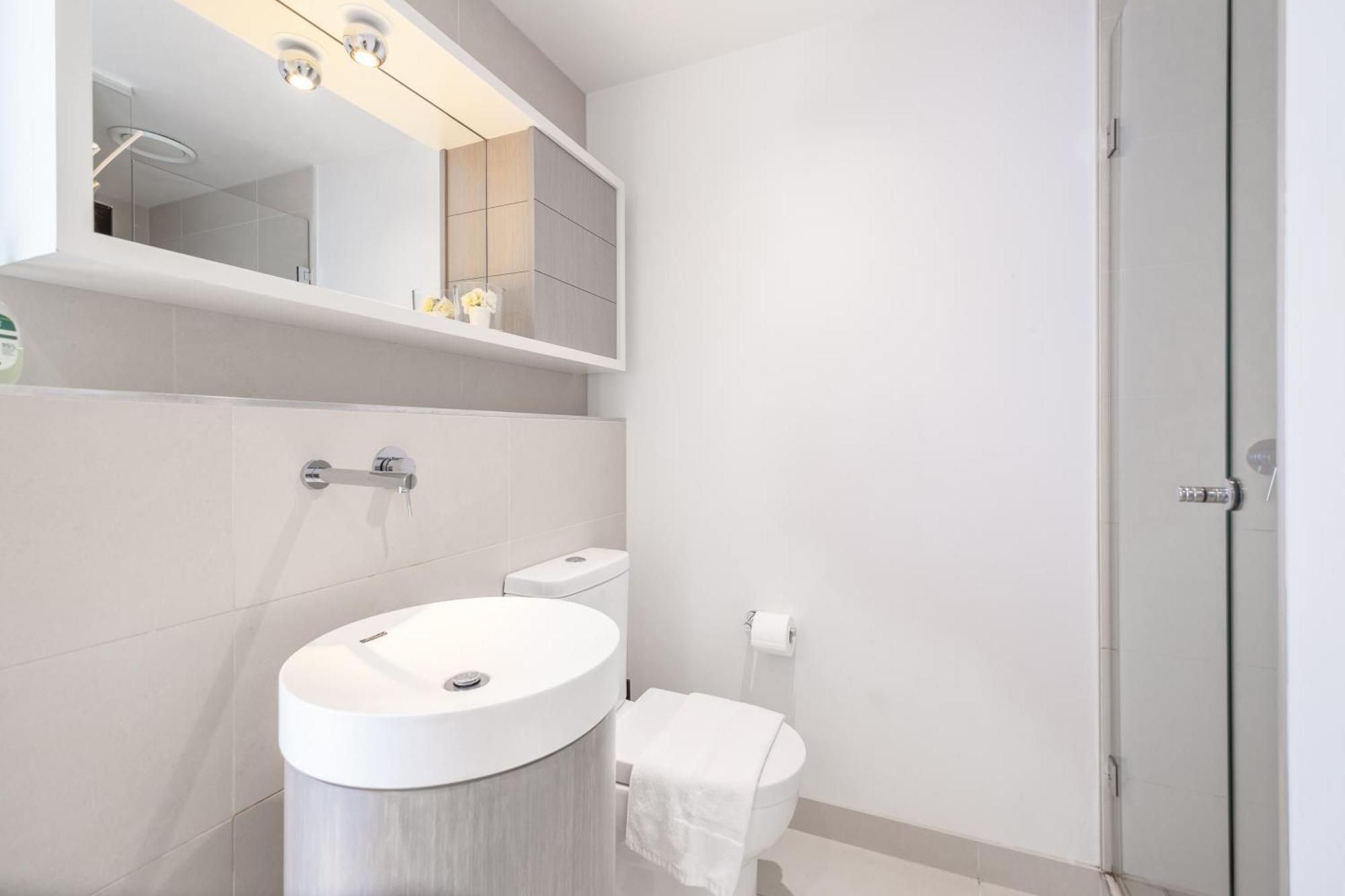 Shamrock Street Bright 2br Apartmenfree Parking *