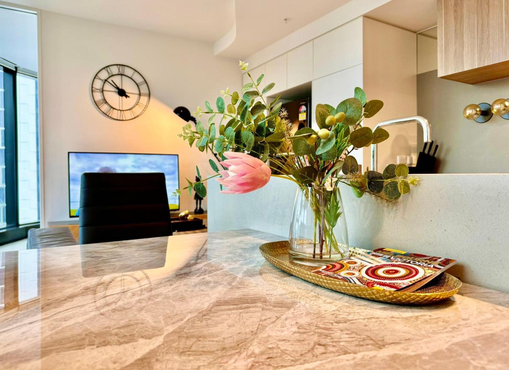 Apartment Highrise Location 2 Bedrooms & 2 Bathrooms Melbourne